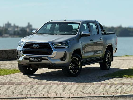 TOYOTA HILUX 2.8 D-4D TURBO DIESEL CD SRX 4X4 AUTOMÁTICO